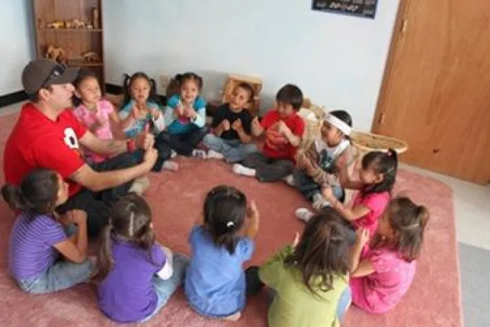 Bild: Der ersten indianischen Waldorfschule ein Gesicht geben