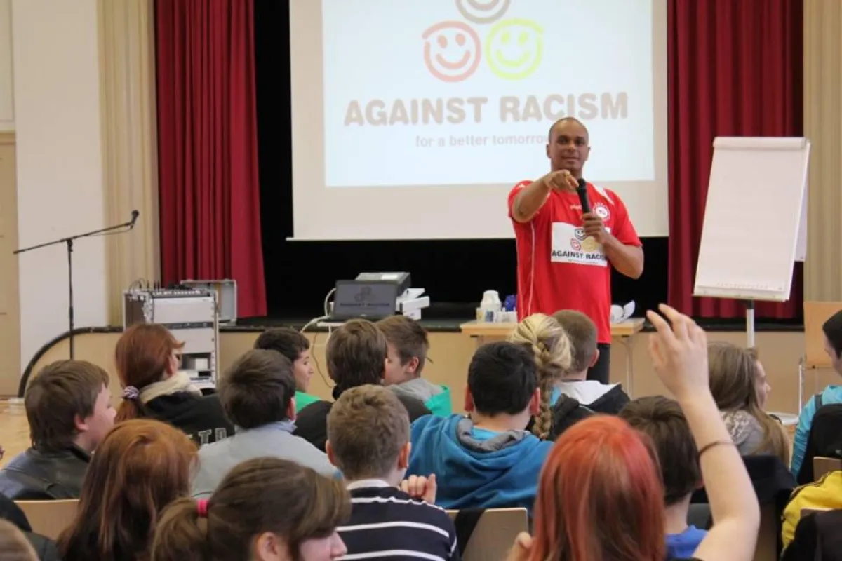 2schneidig engagiert sich gegen Rassismus