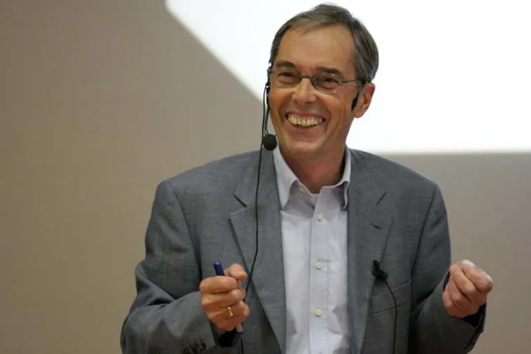 Die Kommunikationslegende Prof. Dr. Friedemann Schulz von Thun teilt live sein Wissen auf dem AFTERWORK CAMPUS Bild: Die Kommunikationslegende Prof. Dr. Friedemann Schulz von Thun teilt live sein Wissen auf dem AFTERWORK CAMPUS