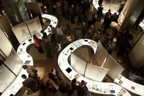 „Dynamik und Wandel“: Kinder stehen im Mittelpunkt des Begleitprogramms 2011 Bild: „Dynamik und Wandel“: Kinder stehen im Mittelpunkt des Begleitprogramms 2011