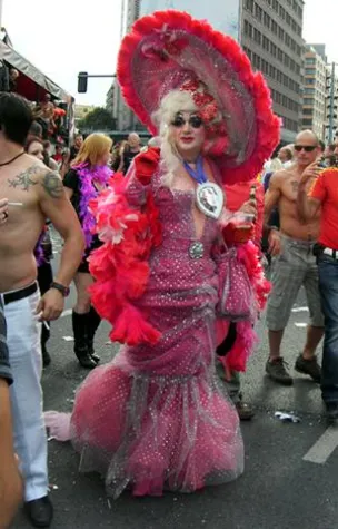 Bild: 35. CSD in Berlin – Christopher Street Day und reizvolle Tattoos