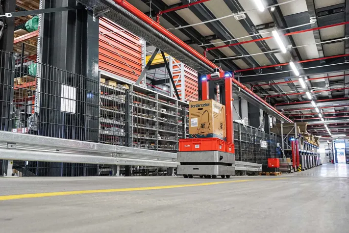 Moderne Technologie trifft traditionellen Handel: Selbstfahrende Roboter bei LAYER-Grosshandel Bild: Moderne Technologie trifft traditionellen Handel: Selbstfahrende Roboter bei LAYER-Grosshandel