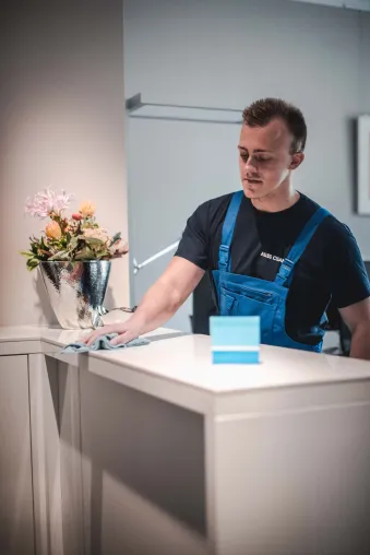 Bild: Sauberkeit am Arbeitsplatz: Warum Unternehmen auf eine professionelle Reinigungsfirma setzen sollten