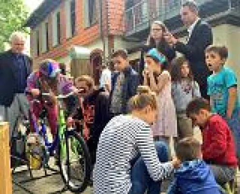 Bild: Familiensenatorin Leonhard unterstützt Klimafuchs-Projekt für Hamburger Kitas