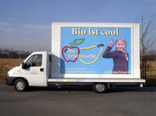 Bio Frischmarkt Elmshorn wirbt erfolgreich mit MOBILE POSTER Bild: Bio Frischmarkt Elmshorn wirbt erfolgreich mit MOBILE POSTER