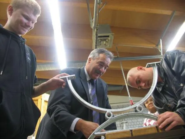 Bild: Bundestagsabgeordneter Josef Rief (CDU) besucht Berufsbildungswerk Adolf Aich