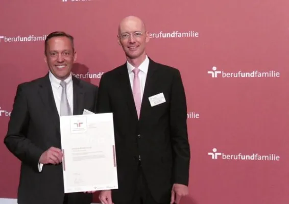 Bild: Volksbank Mittelhessen für familienbewusste Personalpolitik ausgezeichnet