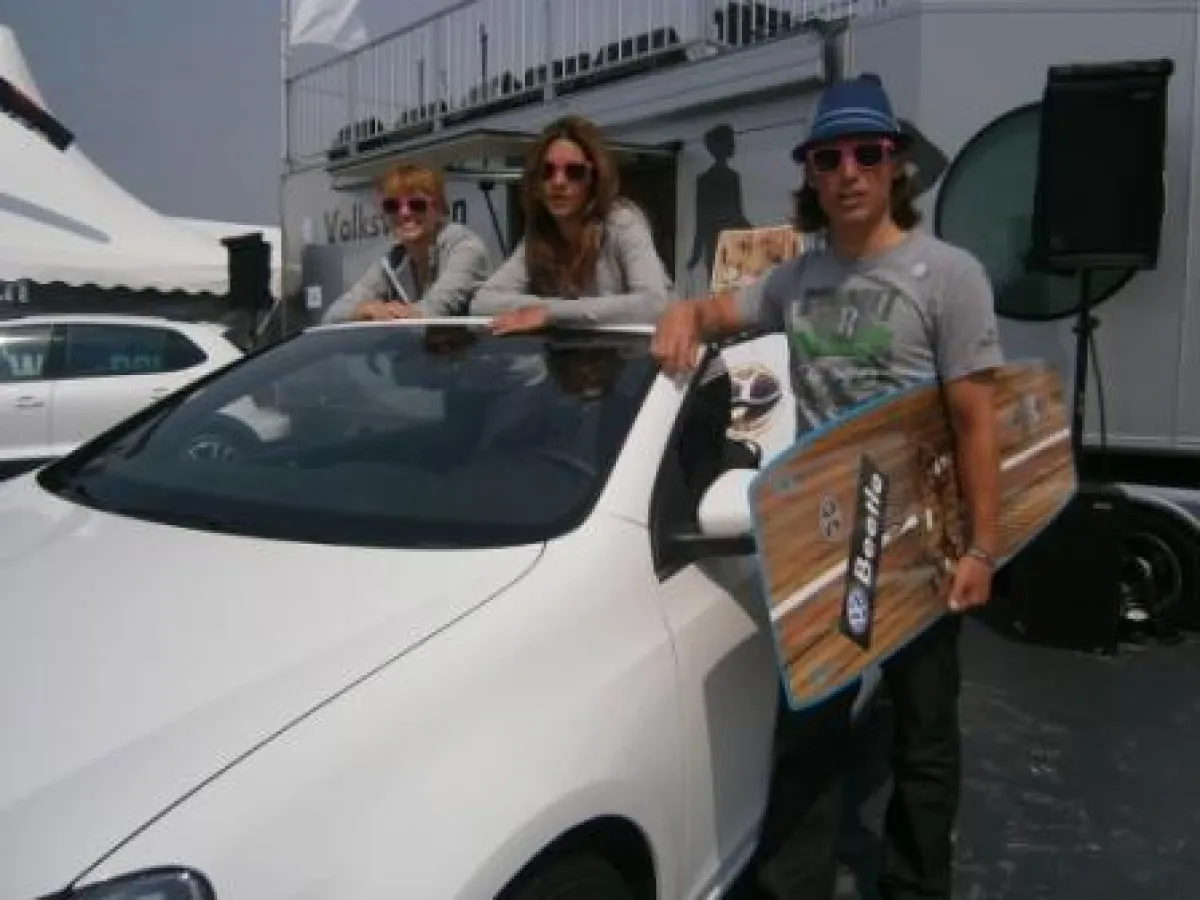 Volkswagen Promoter im Brunotti Outfit