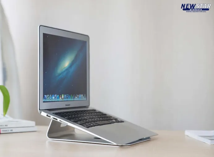 Plug & work – Notebook & Laptop Halter sorgen für besseren Workflow Bild: Plug & work – Notebook & Laptop Halter sorgen für besseren Workflow