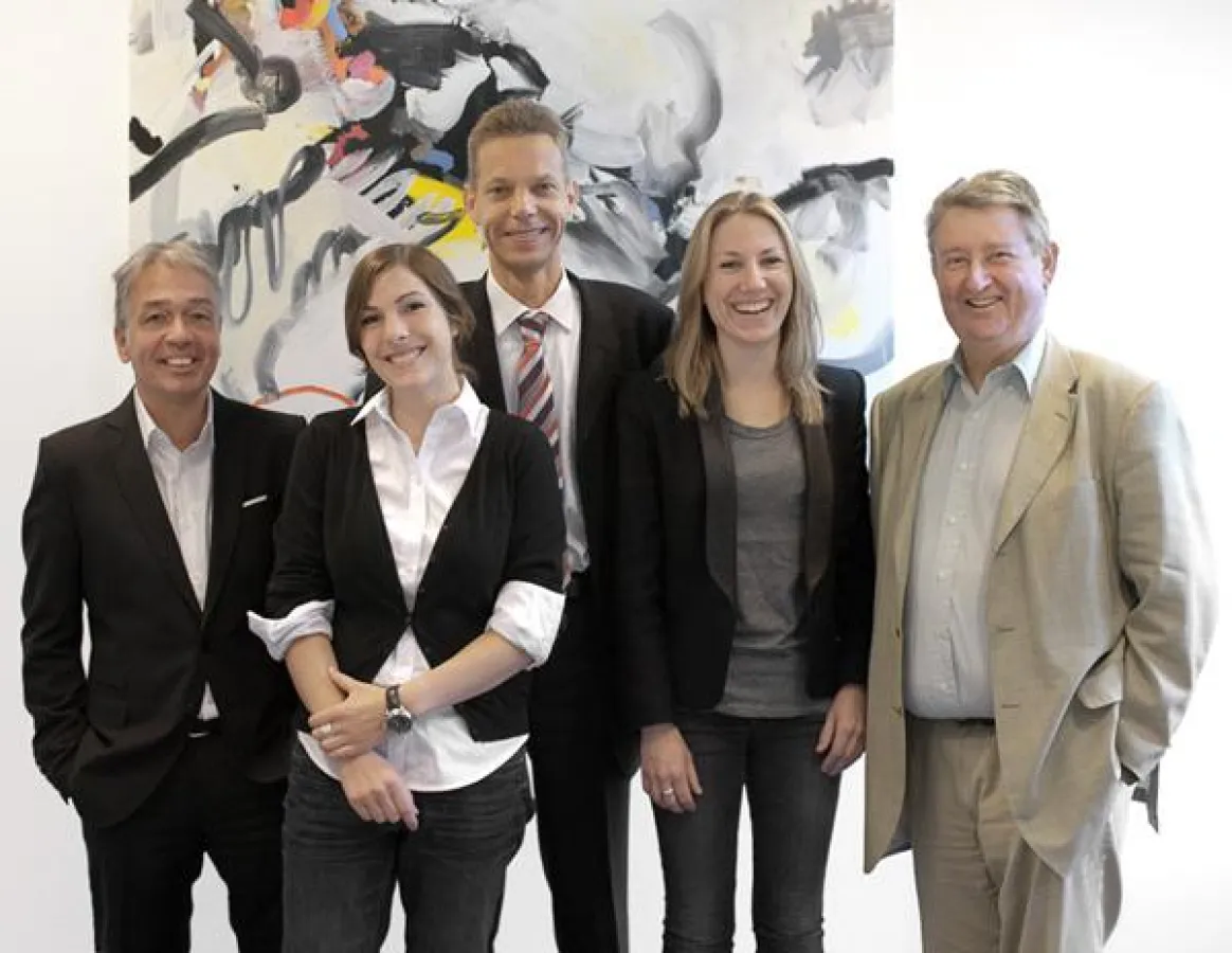 Gruppenfoto: BEST GRUPPE mit Stipendiatin Silke Albrecht und Prof. Dr. Siegfried Gohr, (Bildnachweis: © Hye-Mi Kim, Düsseldorf)