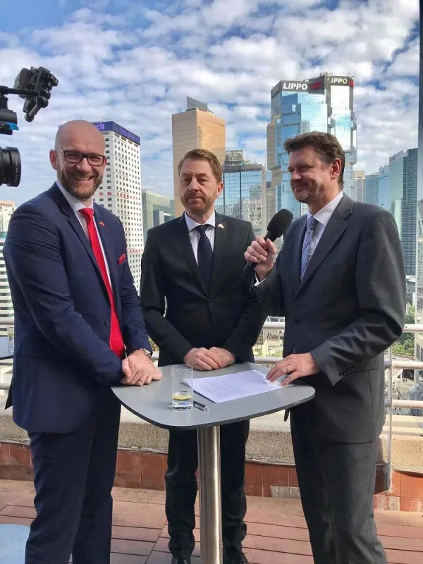 Sven Putfarken und Thomas Abel, die Geschäftsführer des IFNP, im Gespräch mit Andreas Franik