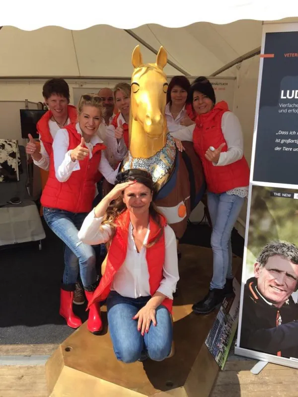 Das BEMER Team bei der Hamburger Derby Woche in Horn. - Foto: Petra Kümpel