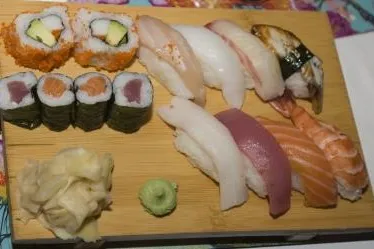 Bild: Nigiri, Maki, Inside-Out – Genießerzeit-Restaurant-Hopping mit Stäbchen