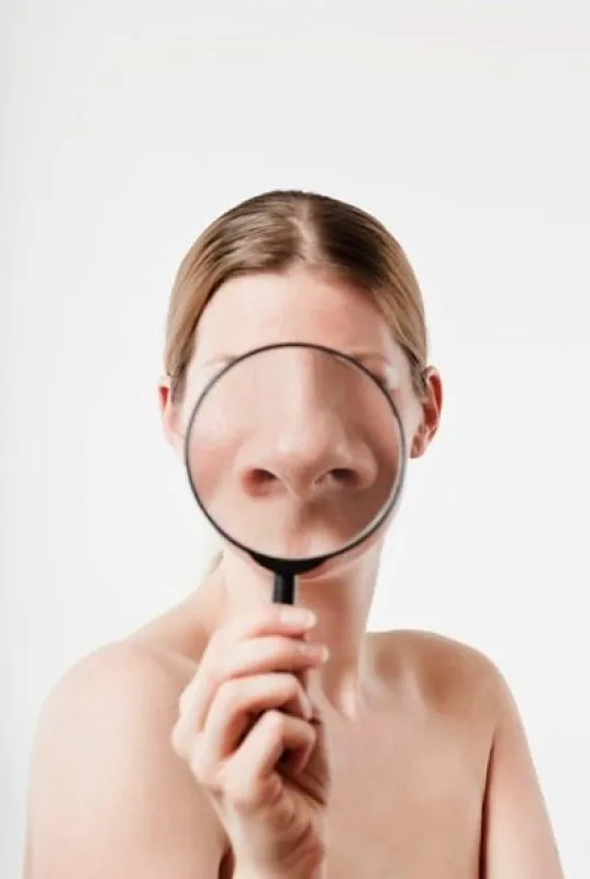 Frau mit Nase (Foto: iStockphoto)