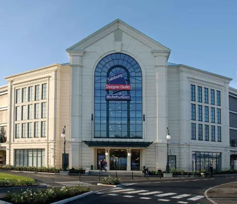 Bild: Das McArthurGlen Designer Outlet Salzburg bringt Touristen nach Salzburg