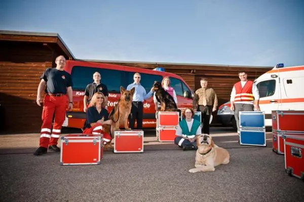 Bild: Birkenfelder Kofferspezialist faisst spendet Einsatzkoffer an Hilfsdienste