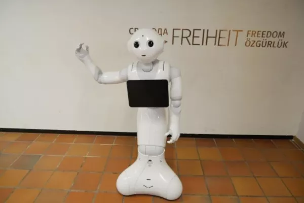 Bild: Stiftung Liebenau begrüßt Pepper