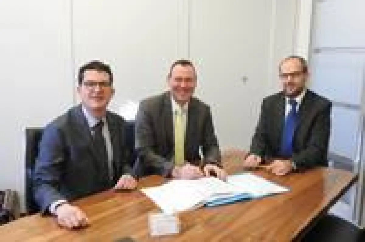 (v. li.): Geschäftsführer Dr. Heiner Schweigkofler, Dr. Berthold Broll