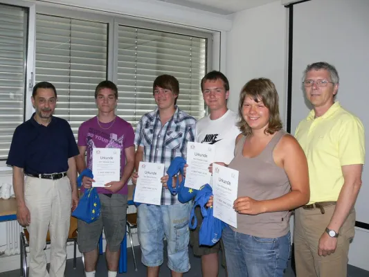Bild: Vier Schüler erhielten die ersten Credit Points im Rahmen des Juniorstudiums