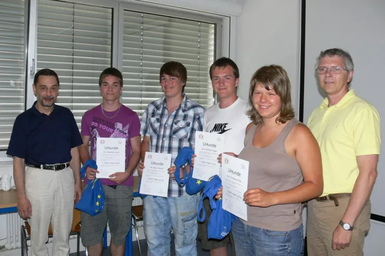 Bild: Vier Schüler erhielten die ersten Credit Points im Rahmen des Juniorstudiums