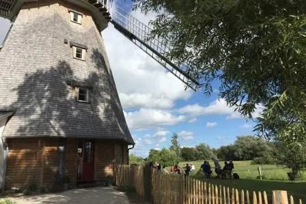 Bild: „Mühle Ahrenshoop“ – Wahrzeichen des Ostseebades wird nach Neubau als Café und Künstleratelier wieder eröffnet