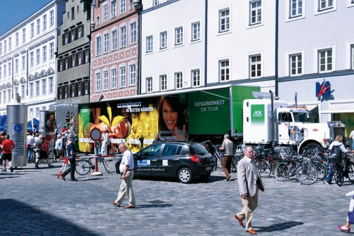 Der  AOK-Truck der inovisco Mobile Media AG