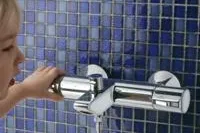 Wasser sparen im Bad Bild: Wasser sparen im Bad