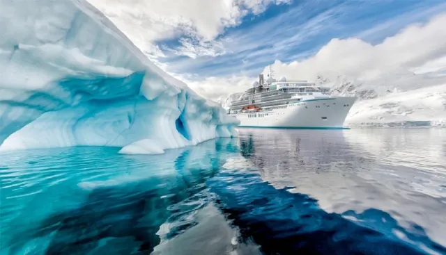 Bild: Luxusliner Crystal Endeavor wird auf der Cruise von Bali nach Cairns durch Nobu Matsuhisa begleitet