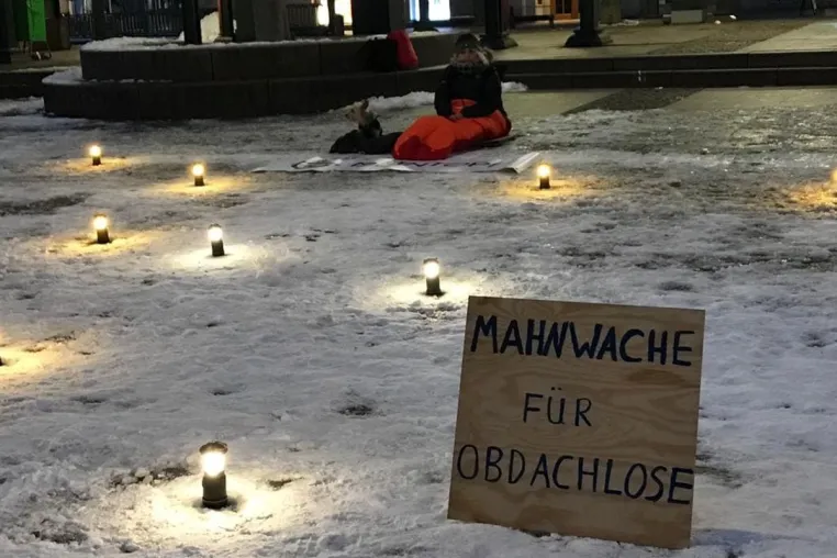 Bild: Mahnwache für obdachlose Menschen in Hamburg 