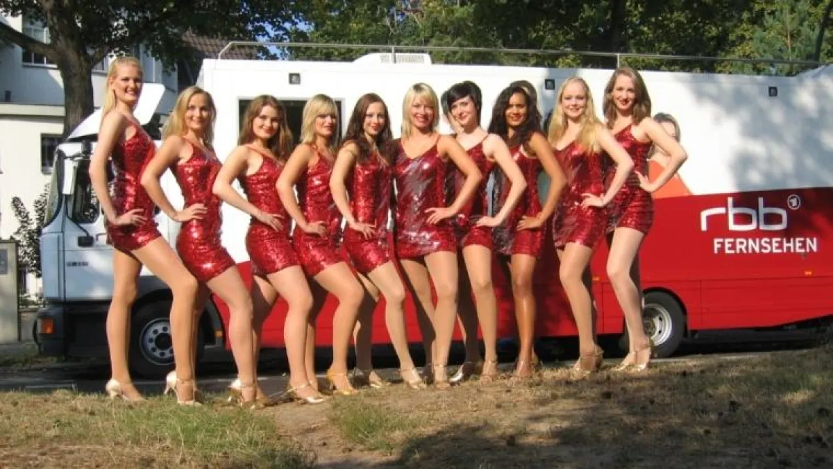 Cheerleader von Dance Deluxe beim 36. real,- BERLIN-MARATHON