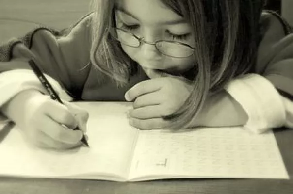 Bild: Die Zeugnisse stehen an... Professionelle Nachhilfe kann den Notenspiegel retten