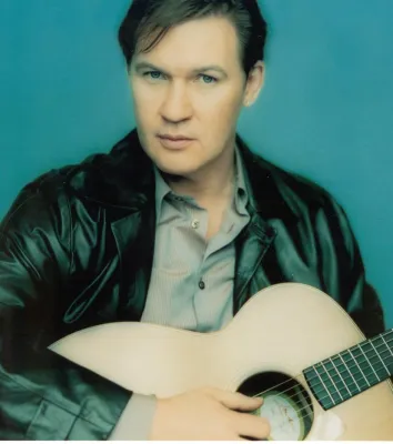 Bild: Johnny Logan kommt zum Chrysanthemenball 2010. Der irische Superstar zeigt sein Herz für Kinder
