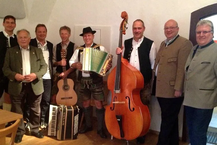 CSU Sommerfest im Schloß Reichersbeuern Bild: CSU Sommerfest im Schloß Reichersbeuern