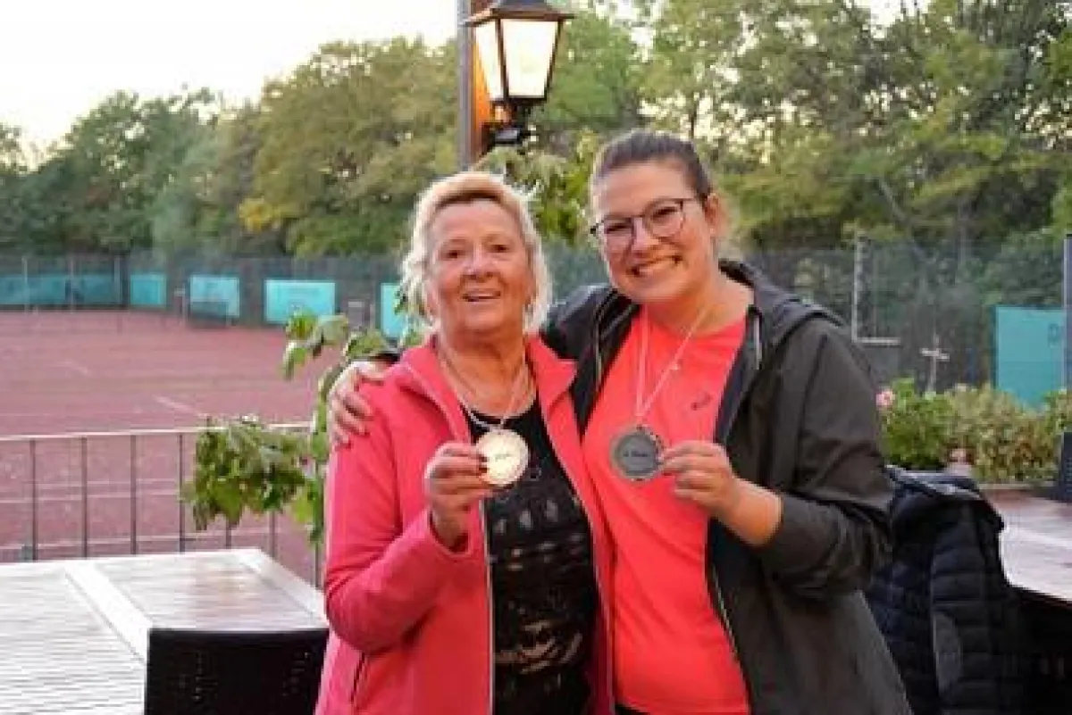 v.l.n.r.: Hildegard Wahl und Juliana Korte