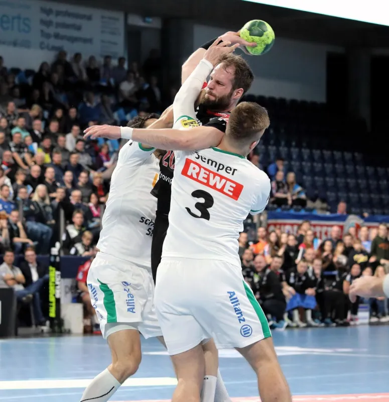 (Jocki_Foto, Erlangen) HC Erlangen - Nico Büdel (am Ball): starke Leistung gegen Leipzig