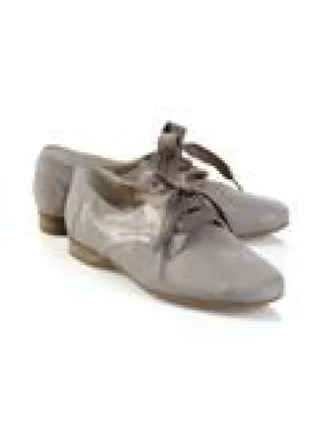 Auch sensible Füße mögen es modisch: Die neuen Hallux-Schuhtrends von Avena Bild: Auch sensible Füße mögen es modisch: Die neuen Hallux-Schuhtrends von Avena