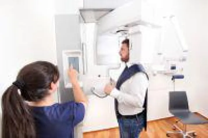 Digitale Volumentomografie bei den Zahnärzten Saarland Bild: Digitale Volumentomografie bei den Zahnärzten Saarland