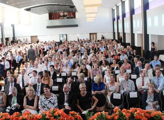 Bild: Feierstunde in Hannover - 143 Absolventen der Hochschule Weserbergland feierlich verabschiedet