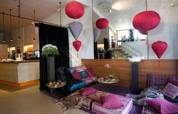 Bild: Getreu dem Motto „Let the sunshine“ strahlte die Sonne bei der Eröffnung des „frankiesunshine headquarter“