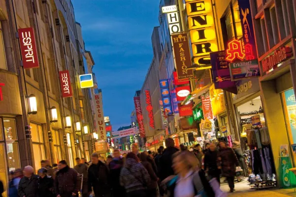 Bild: Weihnachten 2008 - Einkaufsstraßen in Köln und Hamburg sind am beliebtesten
