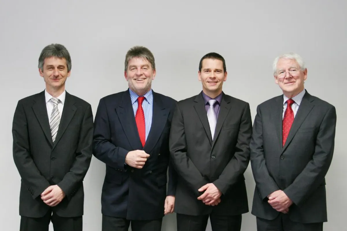 V.l. Jörg Debus, Verkaufsleitung Fachhandel bei c+p Möbelsysteme, Peter Beilenhoff, Gesamtvertriebsleiter Inland bei META Regalbau, Jochen Fechtel, Geschäftsführer von fetra Fechtel Transportgeräte, E