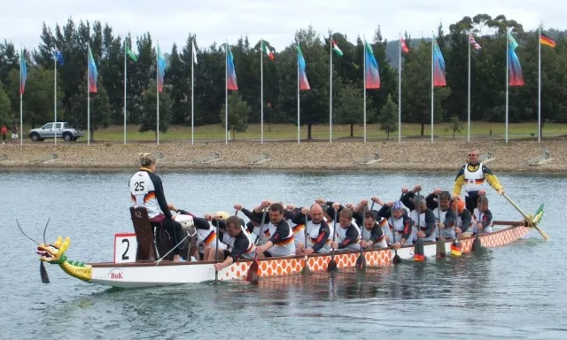 Bild: Biowerkstoff Hiendl NFC® wird jetzt auch für Decksleisten im Drachenbootbau eingesetzt