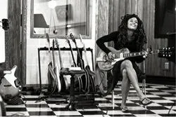 Ein weiterer Klient aus der Musikindustrie für Garment Printing: Valerie June Bild: Ein weiterer Klient aus der Musikindustrie für Garment Printing: Valerie June