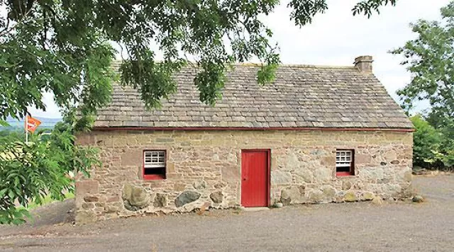 Bild: Auf historischen Wegen: Reuthers besucht nun bei jeder Schottland Motorradreise auch das Davidson Cottage