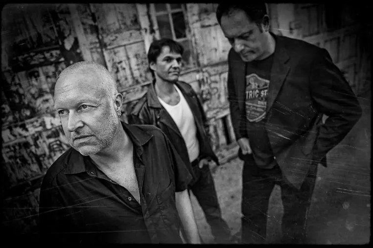 Grauer Mann Tanzt: Backnanger Ska-Spezialisten packen mit "Plattes Land“ die Alternative-Pop-Charts Bild: Grauer Mann Tanzt: Backnanger Ska-Spezialisten packen mit "Plattes Land“ die Alternative-Pop-Charts