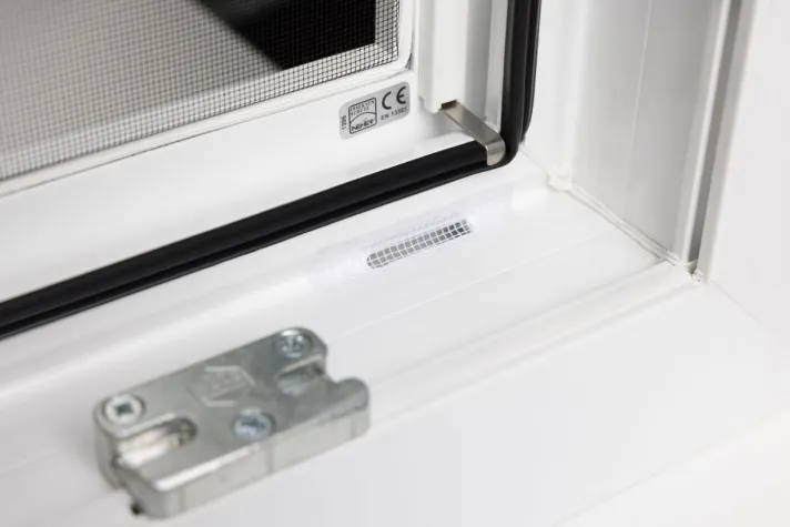 Bild: Das wahrscheinlich kleinste Insektenschutzgitter der Welt