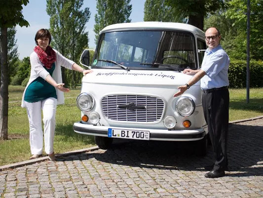 Berufliche Rehabilitation – Vorort-Beratung am weißen BARKAS in Chemnitz Bild: Berufliche Rehabilitation – Vorort-Beratung am weißen BARKAS in Chemnitz