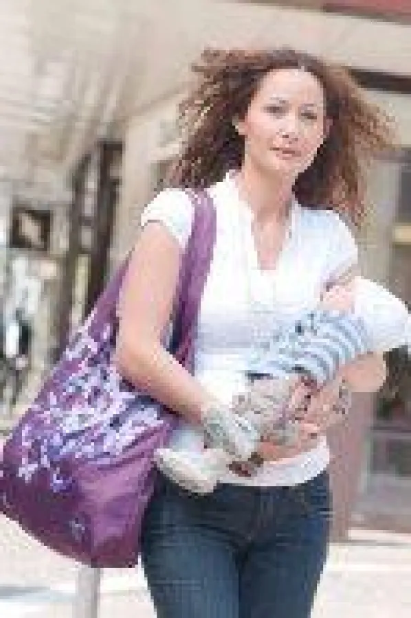 Der Shopper von LÄSSIG ist Tasche und Accessoire zugleich.