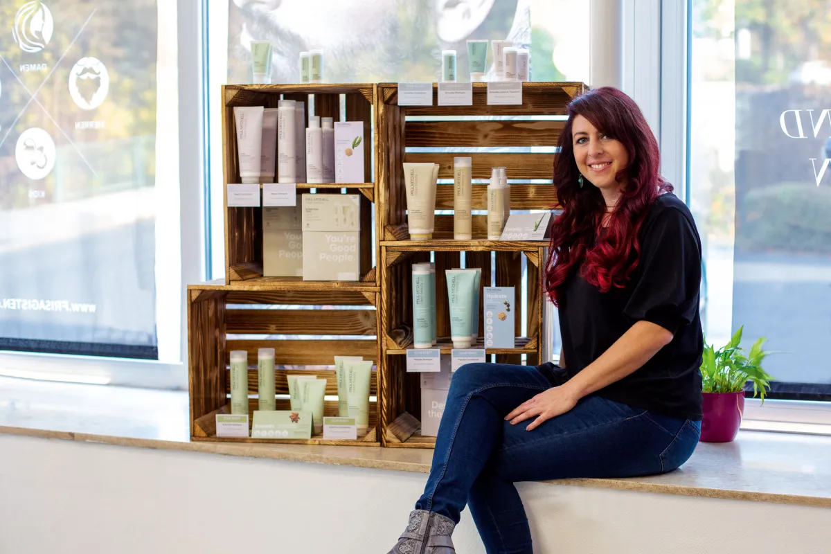 Friseurmeisterin Marina Bredel vom Salon FRISAGISTEN in Fulda-Gläserzell