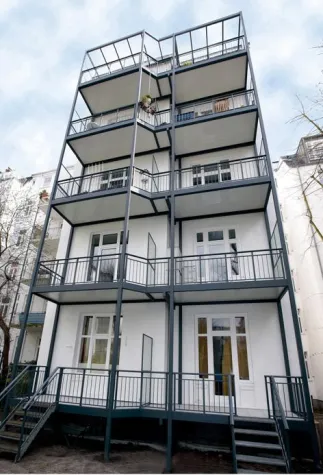 Bild: Sommer auf Balkonien - Mehr Wohnqualität durch einen Balkonanbau